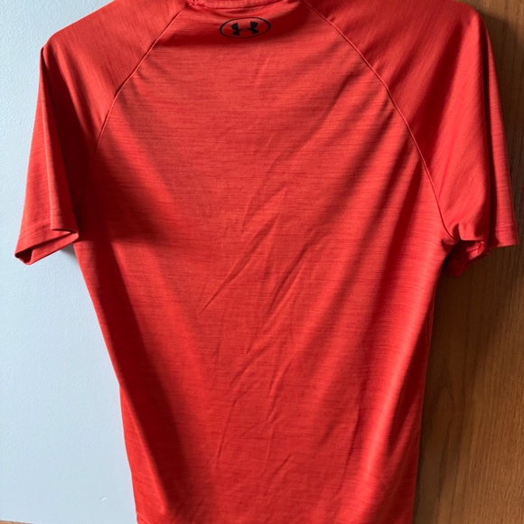 Under Armour Athletic Shirt Size Small - Picture 4 of 4